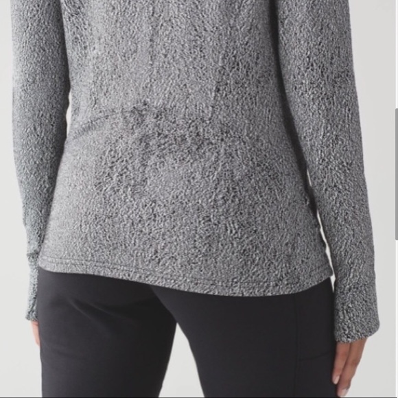 Gorgeous Lululemon Turtleneck Size 4 - Picture 6 of 12
